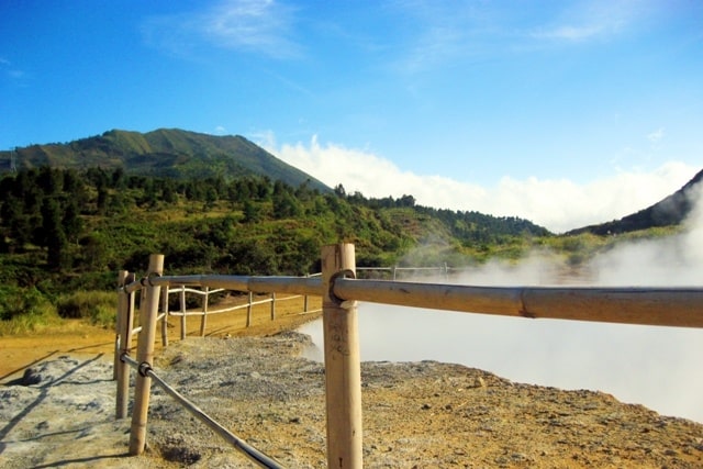 sikidang crater-min